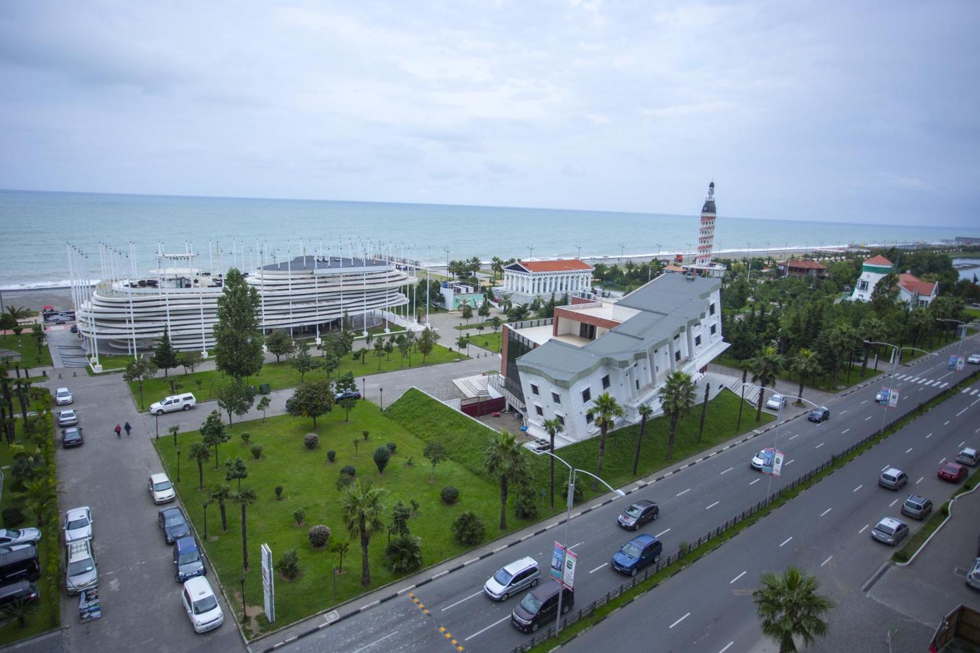 Olympic Batumi Apartamento Exterior foto