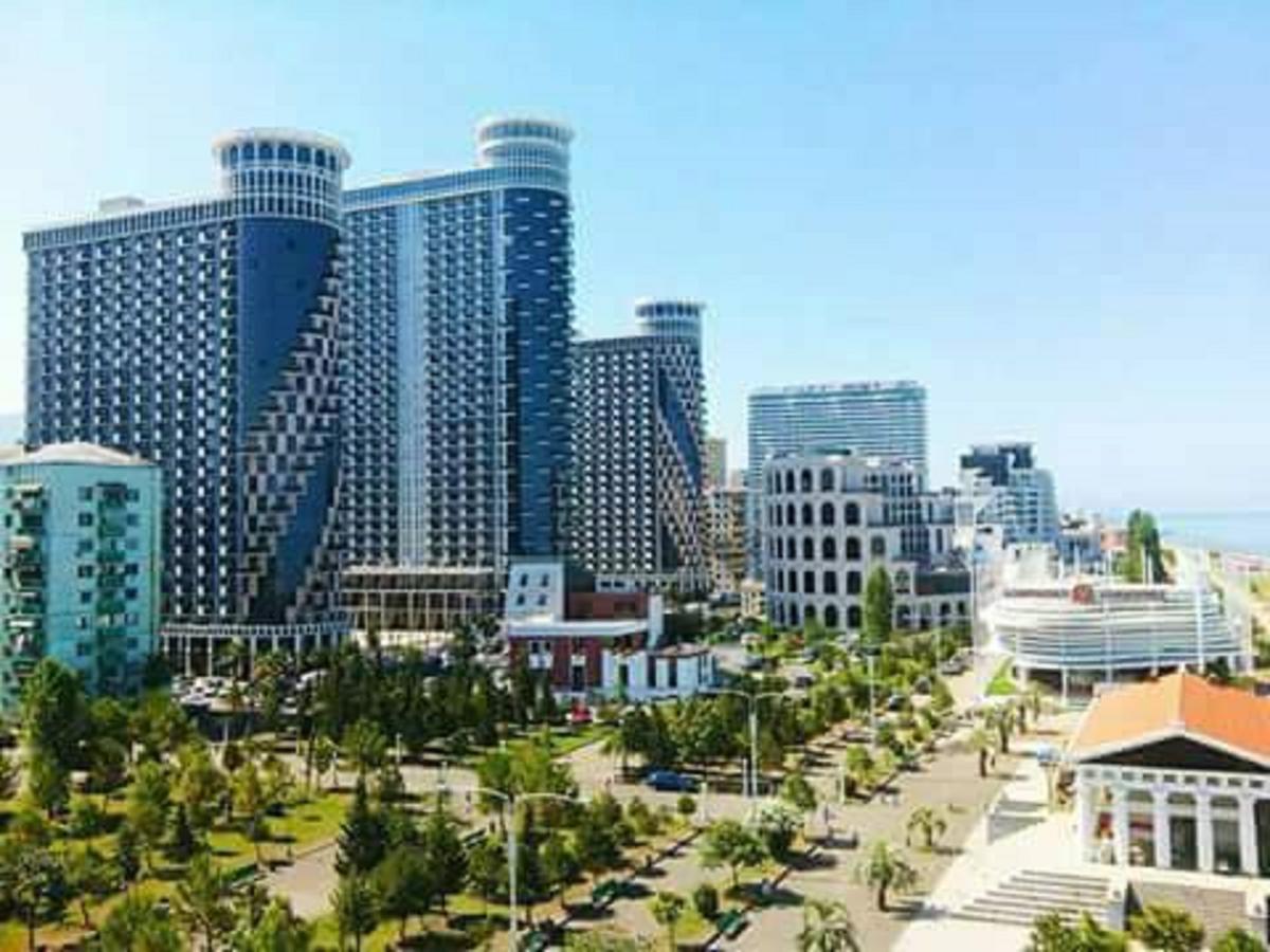 Olympic Batumi Apartamento Exterior foto