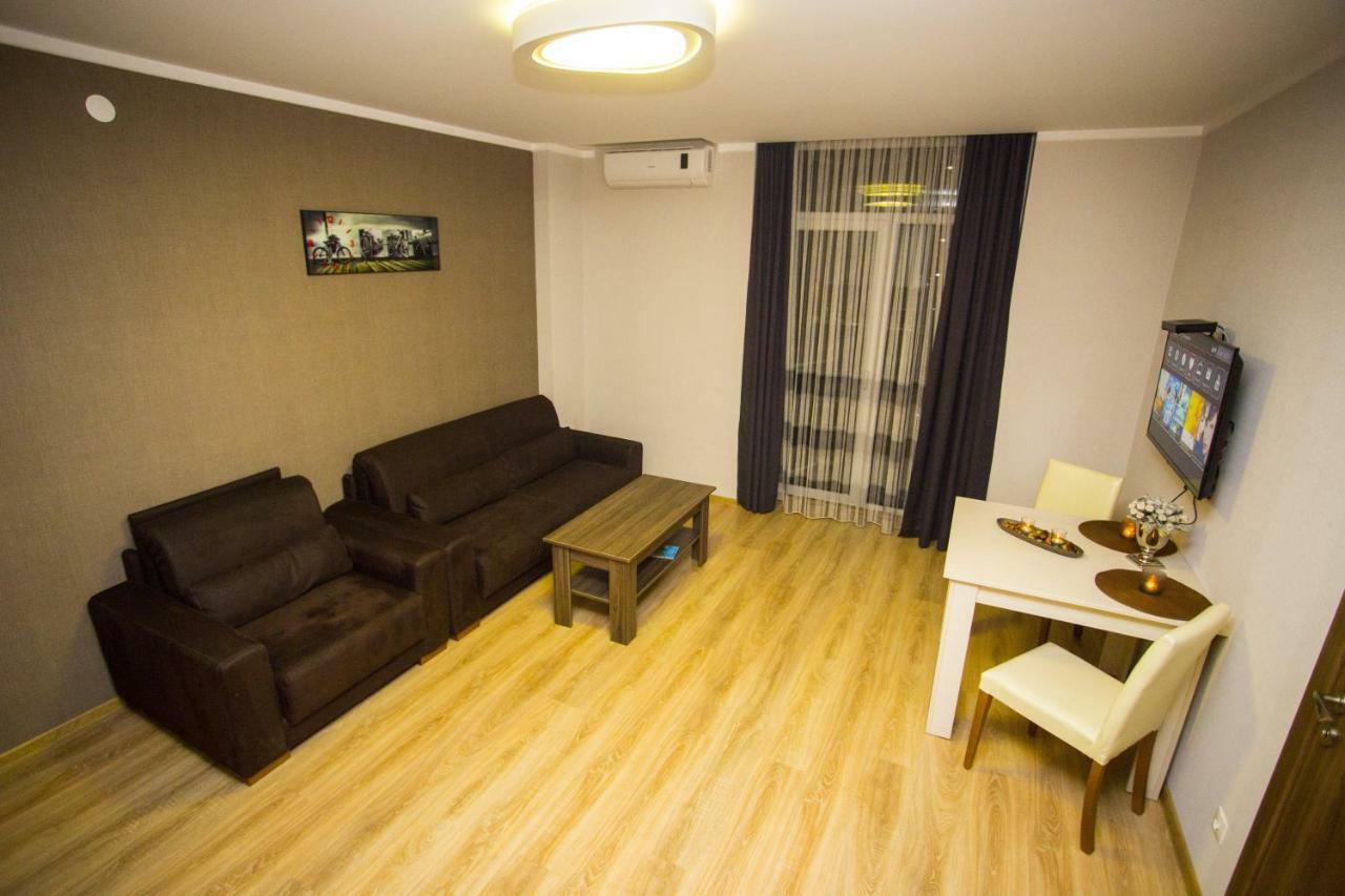 Olympic Batumi Apartamento Exterior foto